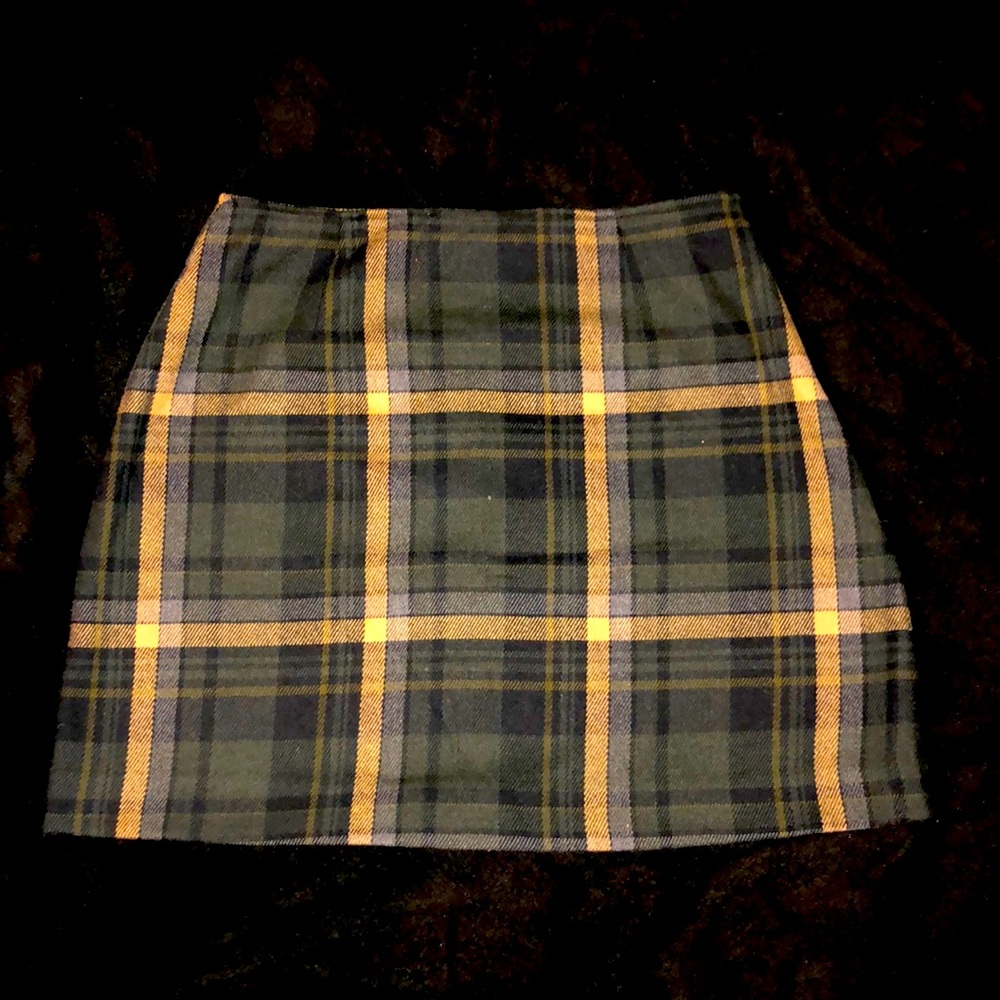 Olive Green Plaid Skirt 💚